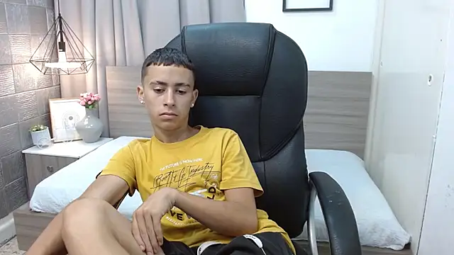 Xavii18 online show from 02-06-25, 05:09