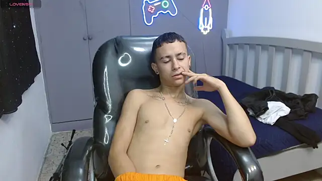 Xavii18 online show from 03-05-25, 04:13