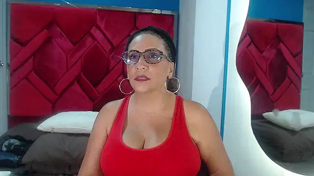 EvaMills1 online show from 02-03-25, 07:42