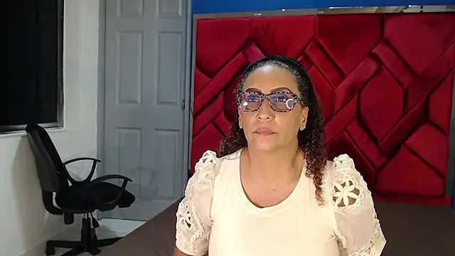 EvaMills1 online show from 02-18-25, 07:41