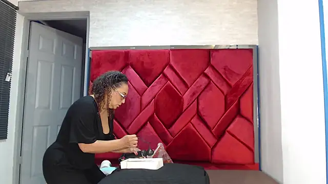 EvaMills1 online show from 03-05-25, 08:32