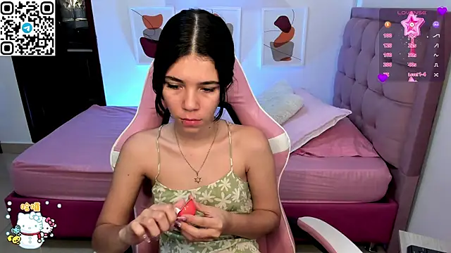 Snapshot of sofi_cute01 chatting on 12-30-24, 01:15 sofi cute01 online show from 12-30-24, 01:15