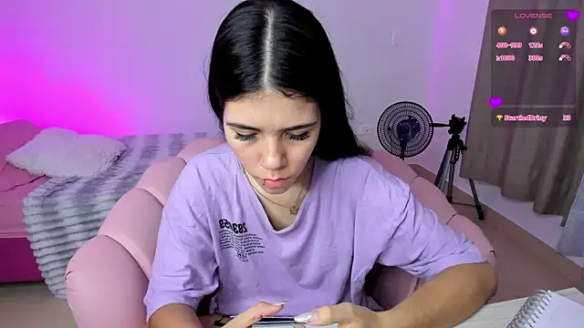 Snapshot of sofi_cute01 chatting on 02-05-25, 01:15 sofi cute01 online show from 02-05-25, 01:15