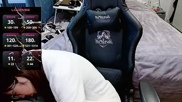 Snapshot of Angelababy001 chatting on 01-08-25, 07:34 Angelababy001 online show from 01-08-25, 07:34