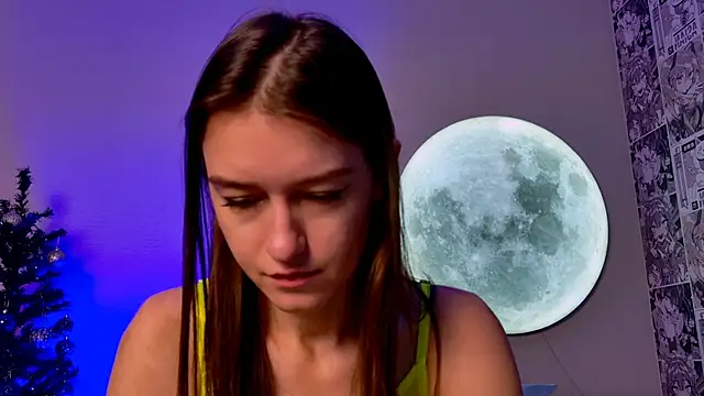 Snapshot of Alice__grace chatting on 12-12-24, 12:38 Alice  grace online show from 12-12-24, 12:38