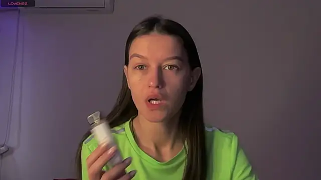 Snapshot of Alice__grace chatting on 02-21-25, 02:38 Alice  grace online show from 02-21-25, 02:38