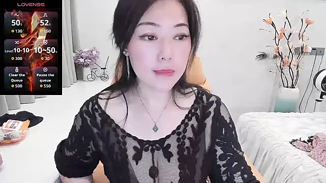 Snapshot of Crystal_Wings chatting on 09-10-25, 02:06 Crystal Wings online show from 09-10-25, 02:06