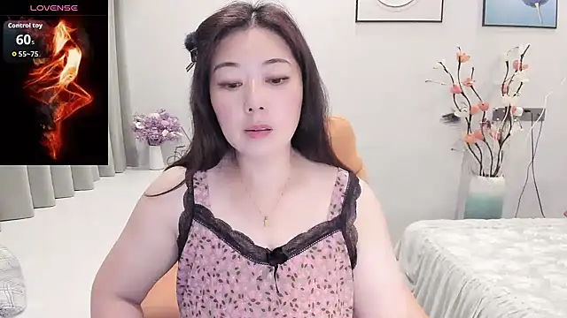 Snapshot of Crystal_Wings chatting on 09-18-25, 12:40 Crystal Wings online show from 09-18-25, 12:40