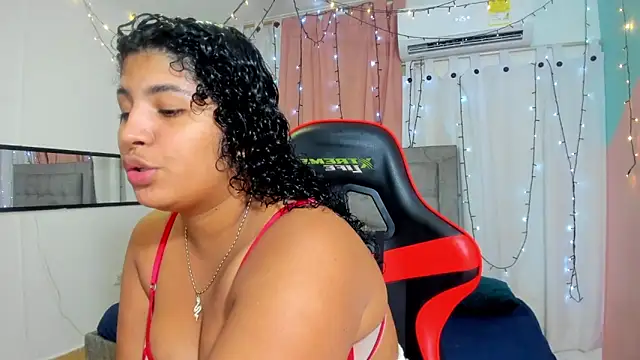 Snapshot of valentina_0_ chatting on 02-06-25, 03:37 valentina 0  online show from 02-06-25, 03:37