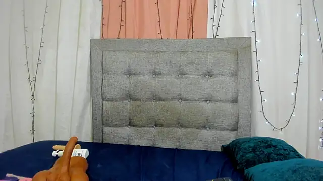 Snapshot of valentina_0_ chatting on 02-11-25, 09:31 valentina 0  online show from 02-11-25, 09:31