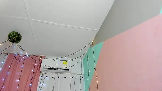Snapshot of valentina_0_ chatting on 03-02-25, 05:12 valentina 0  online show from 03-02-25, 05:12