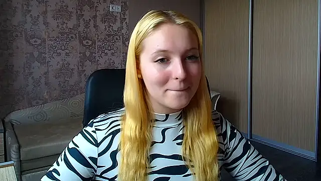 Snapshot of Milka_kiss_ chatting on 06-20-26, 01:14 Milka kiss online show from 06-20-26, 01:14