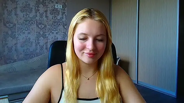 Snapshot of Milka_kiss_ chatting on 06-26-26, 11:14 Milka kiss online show from 06-26-26, 11:14