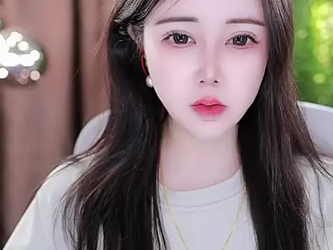 Qiaoqiao  online show from 02-18-25, 08:38