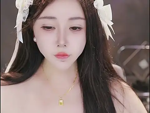 Qiaoqiao  online show from 11-12-25, 02:28