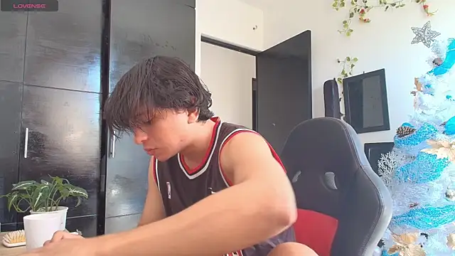 Haruto2001 online show from 12-26-24, 03:53