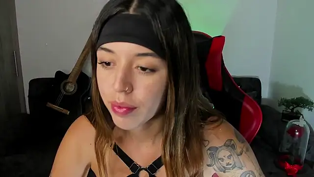 zoee jackson online show from 10-01-25, 04:51