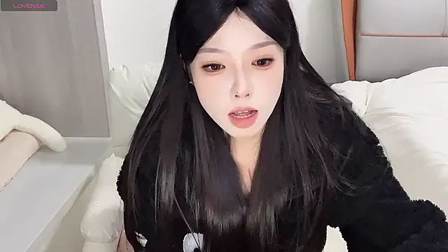 Snapshot of Q-ing chatting on 12-03-24, 07:21 Q-ing online show from 12-03-24, 07:21