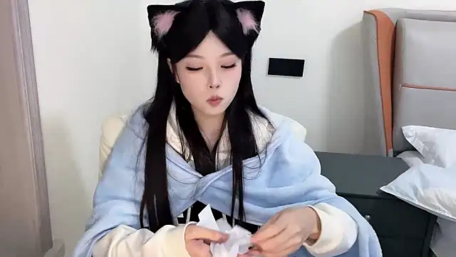 Snapshot of Q-ing chatting on 01-21-25, 11:55 Q-ing online show from 01-21-25, 11:55