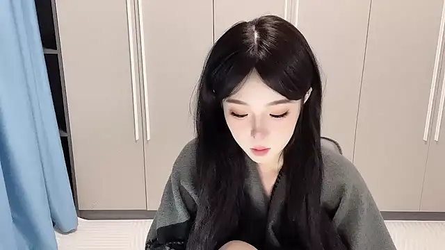 Snapshot of Q-ing chatting on 11-04-25, 12:48 Q-ing online show from 11-04-25, 12:48