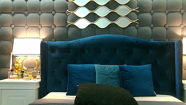 LeyaCass online show from 01-24-25, 07:41