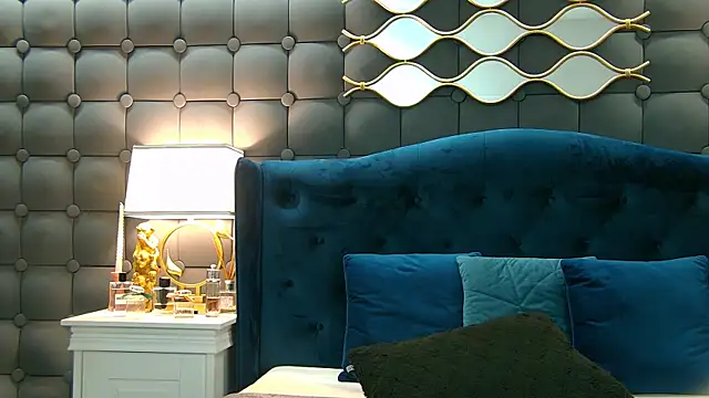 LeyaCass online show from 01-24-25, 10:43