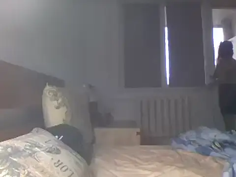 Snapshot of MaxWellas6 chatting on 11-17-25, 01:28 MaxWellas6 online show from 11-17-25, 01:28