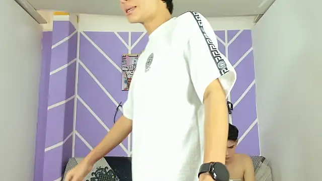 Snapshot of Fresahot2005 chatting on 12-03-24, 08:17 Fresahot2005 online show from 12-03-24, 08:17