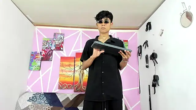 Snapshot of Fresahot2005 chatting on 01-23-25, 07:29 Fresahot2005 online show from 01-23-25, 07:29