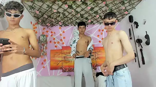 Snapshot of Fresahot2005 chatting on 03-10-25, 10:55 Fresahot2005 online show from 03-10-25, 10:55