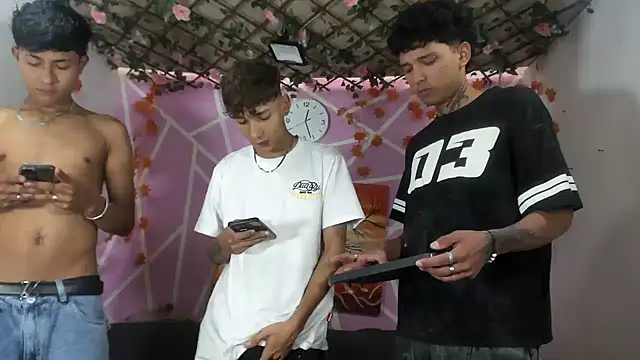 Snapshot of Fresahot2005 chatting on 11-03-25, 03:02 Fresahot2005 online show from 11-03-25, 03:02