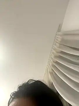 amirahylerr online show from 10-31-25, 08:32