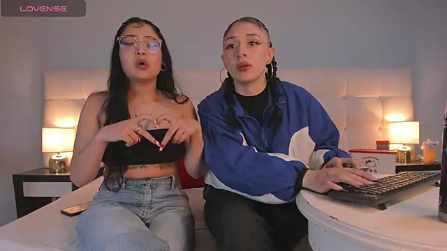 Snapshot of Cintya_Kros chatting on 01-10-25, 02:14 Cintya Kros online show from 01-10-25, 02:14