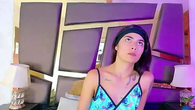 NicoleEsposito online show from 09-29-25, 01:05