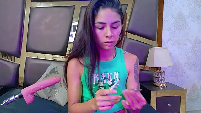 NicoleEsposito online show from 11-20-25, 01:22