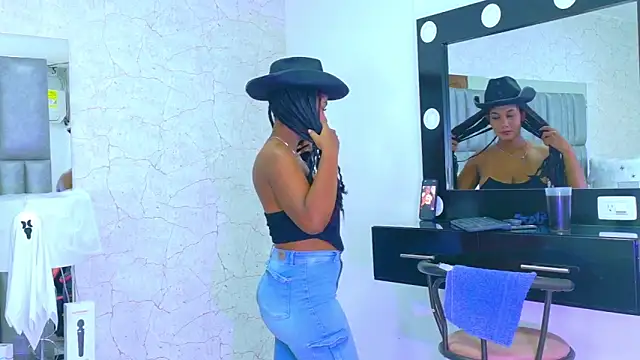 Snapshot of AlisonJaimes chatting on 10-09-25, 01:42 AlisonJaimes online show from 10-09-25, 01:42