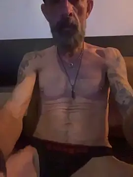 Snapshot of HandyBro chatting on 10-30-25, 01:51 HandyBro online show from 10-30-25, 01:51