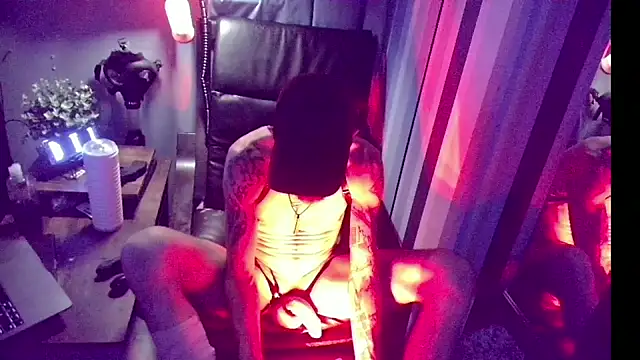 Snapshot of HandyBro chatting on 02-08-26, 05:11 HandyBro online show from 02-08-26, 05:11