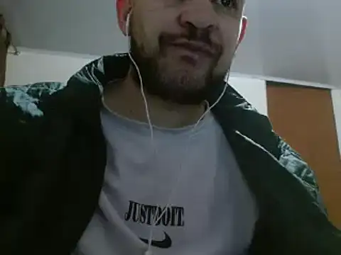 camiloking1720 online show from 02-08-25, 05:51