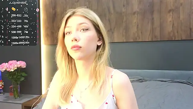 Snapshot of Rainaslater chatting on 02-19-25, 07:38 Rainaslater online show from 02-19-25, 07:38