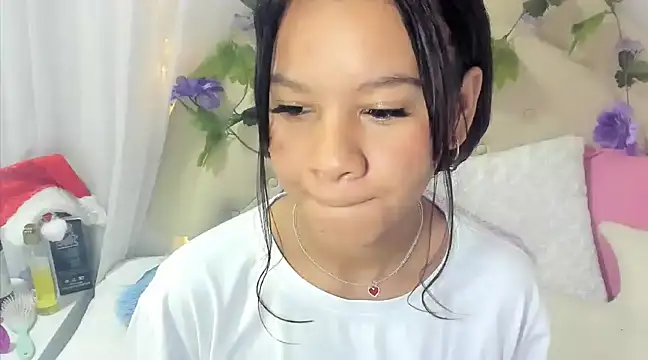 Snapshot of brithany_rousee chatting on 12-24-24, 12:11 brithany rousee online show from 12-24-24, 12:11