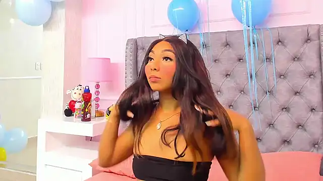 Snapshot of HaileeRoberts chatting on 09-30-25, 12:43 HaileeRoberts online show from 09-30-25, 12:43