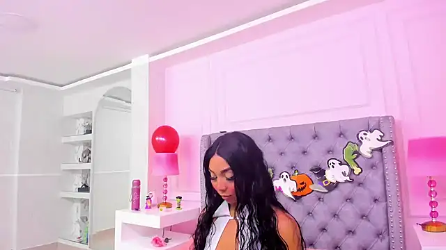 Snapshot of HaileeRoberts chatting on 10-16-25, 12:50 HaileeRoberts online show from 10-16-25, 12:50