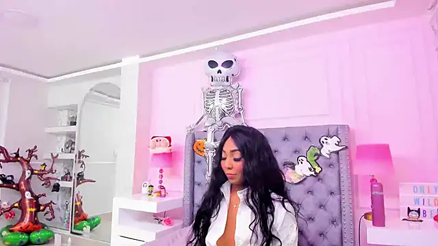 Snapshot of HaileeRoberts chatting on 10-28-25, 12:30 HaileeRoberts online show from 10-28-25, 12:30