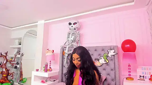 Snapshot of HaileeRoberts chatting on 10-29-25, 12:29 HaileeRoberts online show from 10-29-25, 12:29