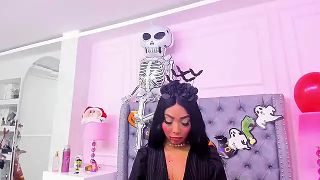 Snapshot of HaileeRoberts chatting on 10-31-25, 12:39 HaileeRoberts online show from 10-31-25, 12:39