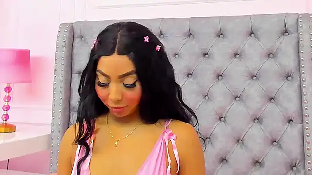 Snapshot of HaileeRoberts chatting on 11-06-25, 12:28 HaileeRoberts online show from 11-06-25, 12:28