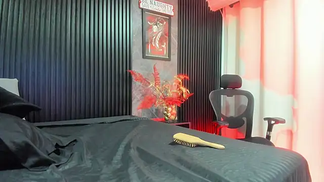 Snapshot of BambiiQueen chatting on 12-23-24, 11:47 BambiiQueen online show from 12-23-24, 11:47