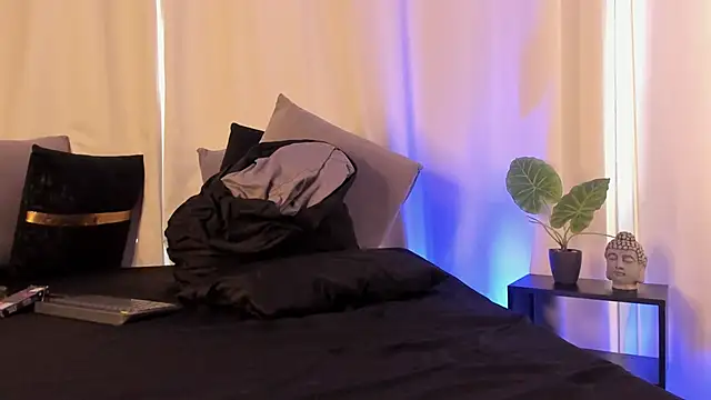 Snapshot of BambiiQueen chatting on 02-12-25, 09:11 BambiiQueen online show from 02-12-25, 09:11