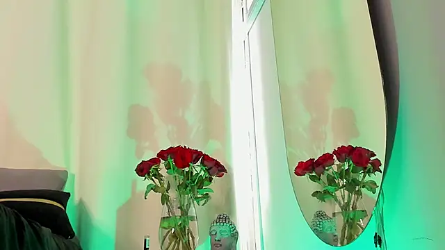 Snapshot of BambiiQueen chatting on 02-16-25, 02:43 BambiiQueen online show from 02-16-25, 02:43